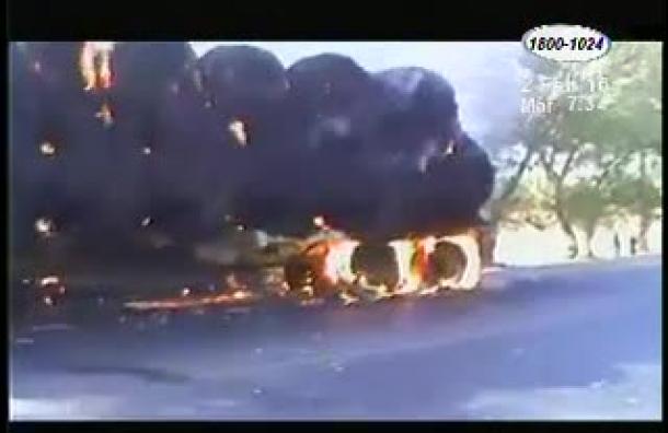 Incendio de 38 pacas de zacate para ganado en carretera norte